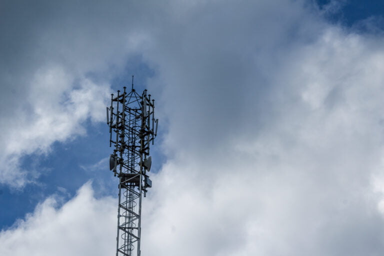 TIGO COLOMBIA AGREES TO SELL MAJOR TELECOM TOWER PORTFOLIO TO THE INVESTMENT FUND KKR PHRLEGAL